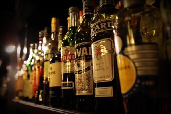 Close-Up von diversen Whisky-Flaschen